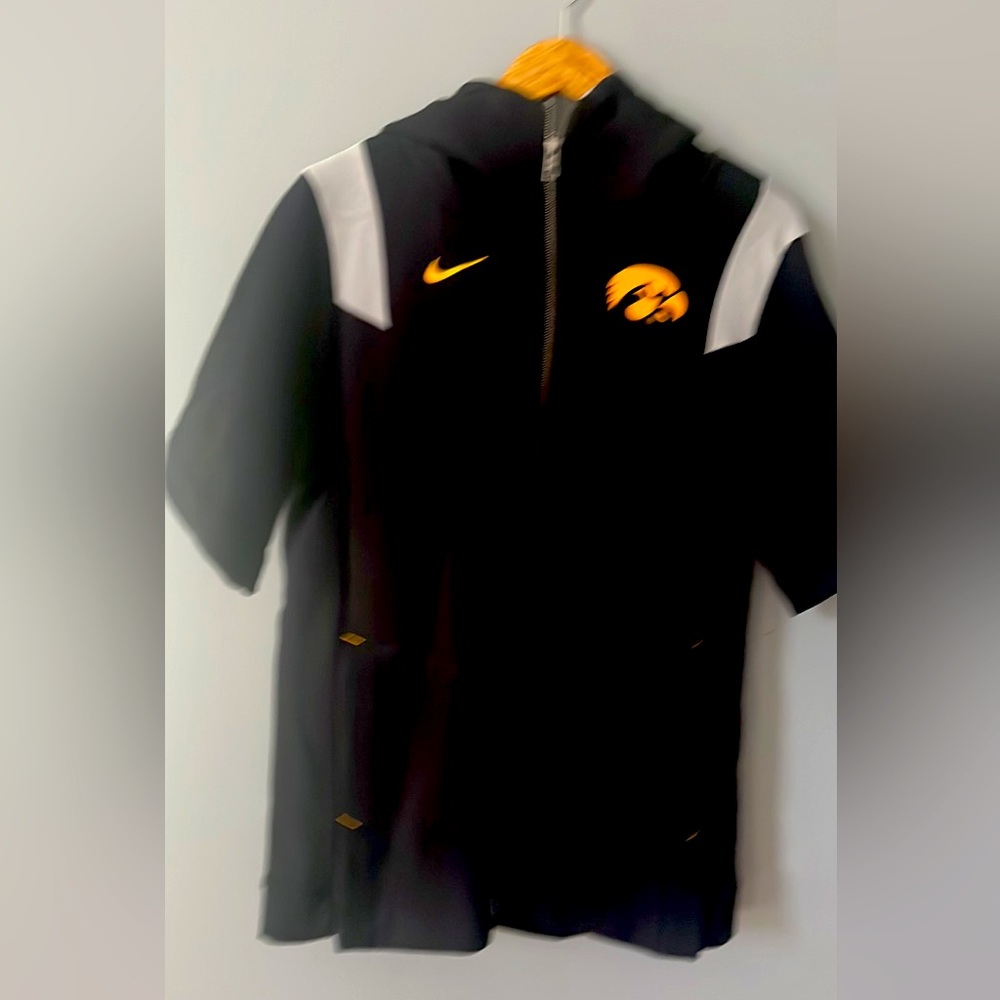Nike Iowa Hawkeye Short Sleeved Sweatshirt zip up hoodie - Brand New! Sz L